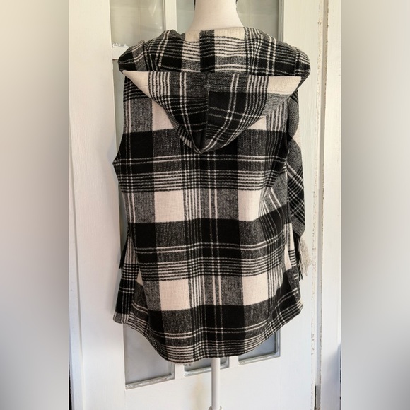 Jolt Monochrome Checkered Vest - Picture 5 of 11